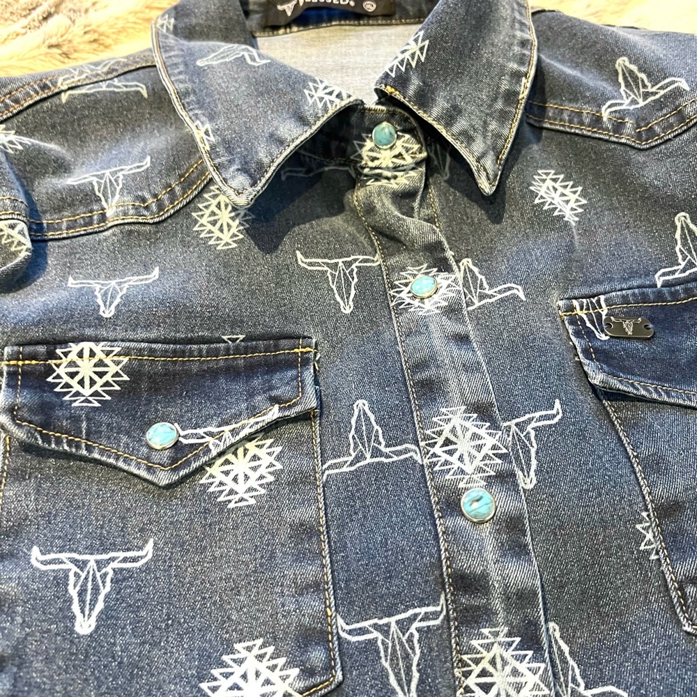 Lucky & Blessed Denim Shirt with Turquoise Snaps White Aztec & Skull print XL - Picture 2 of 5